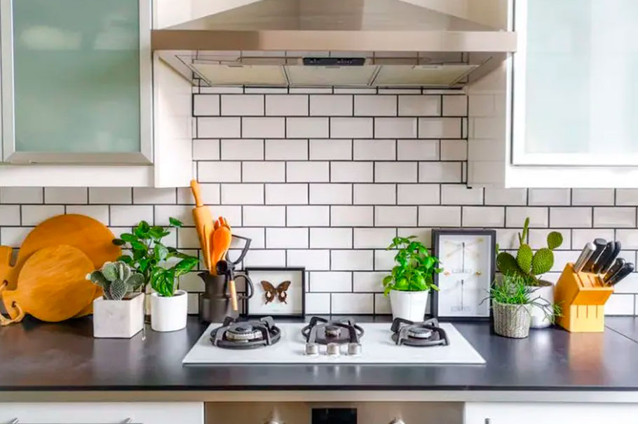 When Should You Install a Backsplash to Your New Kitchen?