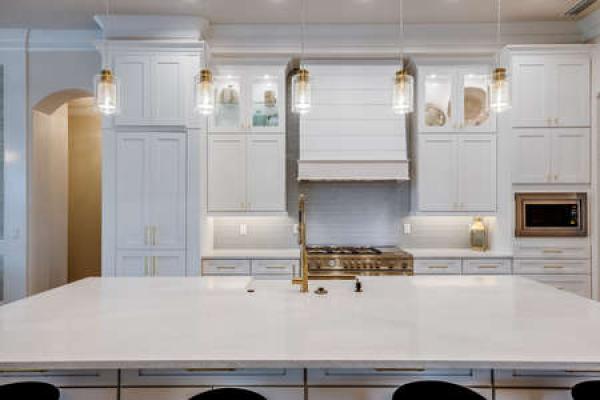 A quartzite countertop on a kitchen island